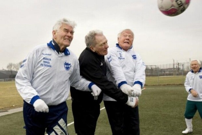 Bente Langdahl nevner som et forbehold at det kanskje er menn med sterke knokler som velger å fortsette med fotballen gjennom et helt liv. Den faktoren har ikke studien fra SDU hatt muligheter for å ta høyde for. (Foto: DBU) Bente Langdahl nevner som et forbehold at det kanskje er menn med sterke knokler som velger å fortsette med fotballen gjennom et helt liv. Den faktoren har ikke studien fra SDU hatt muligheter for å ta høyde for. (Foto: DBU)