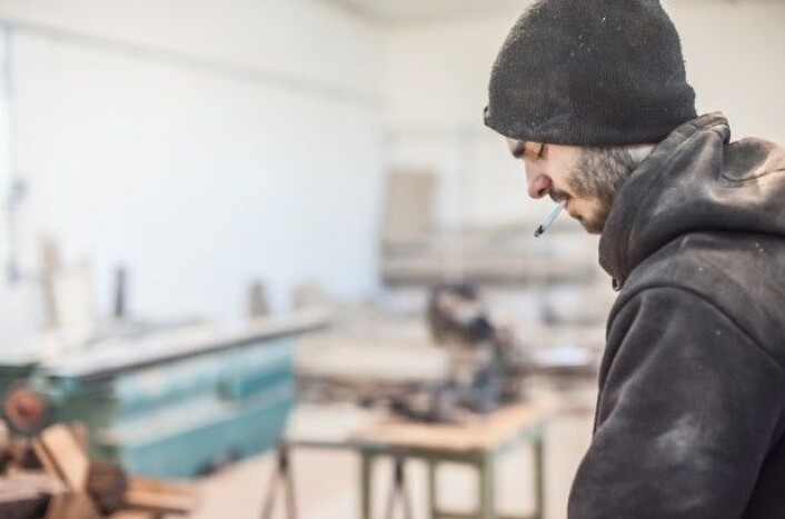 I 2015 viste en stor studie fra Statens Institut for Folkesundhed at hver tredje elev ved yrkesskolene røyker. (Foto: guruXOX / Shutterstock / NTB scanpix) I 2015 viste en stor studie fra Statens Institut for Folkesundhed at hver tredje elev ved yrkesskolene røyker. (Foto: guruXOX / Shutterstock / NTB scanpix)