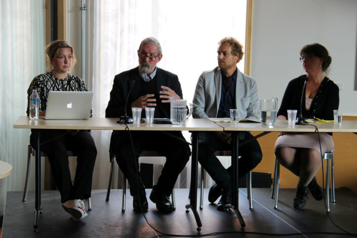 Taina Bucher, Charles Ess, Anders Fagerjord og Elisabeth Staksrud diskuterte fremtidens medieforskning under Institutt for medier og kommunikasjon sitt 30-årsjubileum fredag 25. august. (Foto: Fillip-André Baarøy) Taina Bucher, Charles Ess, Anders Fagerjord og Elisabeth Staksrud diskuterte fremtidens medieforskning under Institutt for medier og kommunikasjon sitt 30-årsjubileum fredag 25. august. (Foto: Fillip-André Baarøy)