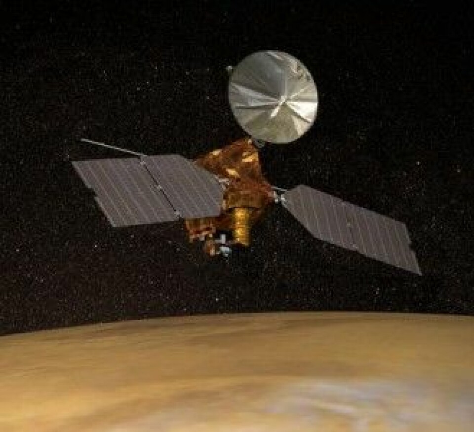 Mars Reconnaissance Orbiter er en av de romfarkostene forskerne bruker til å lage detaljerte modeller av atmosfæren på den røde planeten. (Tegning: NASA)
