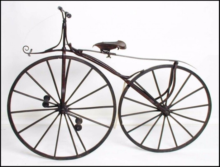 En boneshaker av Michaud-modell fra 1860-tallet. (Foto: Norsk Teknisk Museum) En boneshaker av Michaud-modell fra 1860-tallet. (Foto: Norsk Teknisk Museum)
