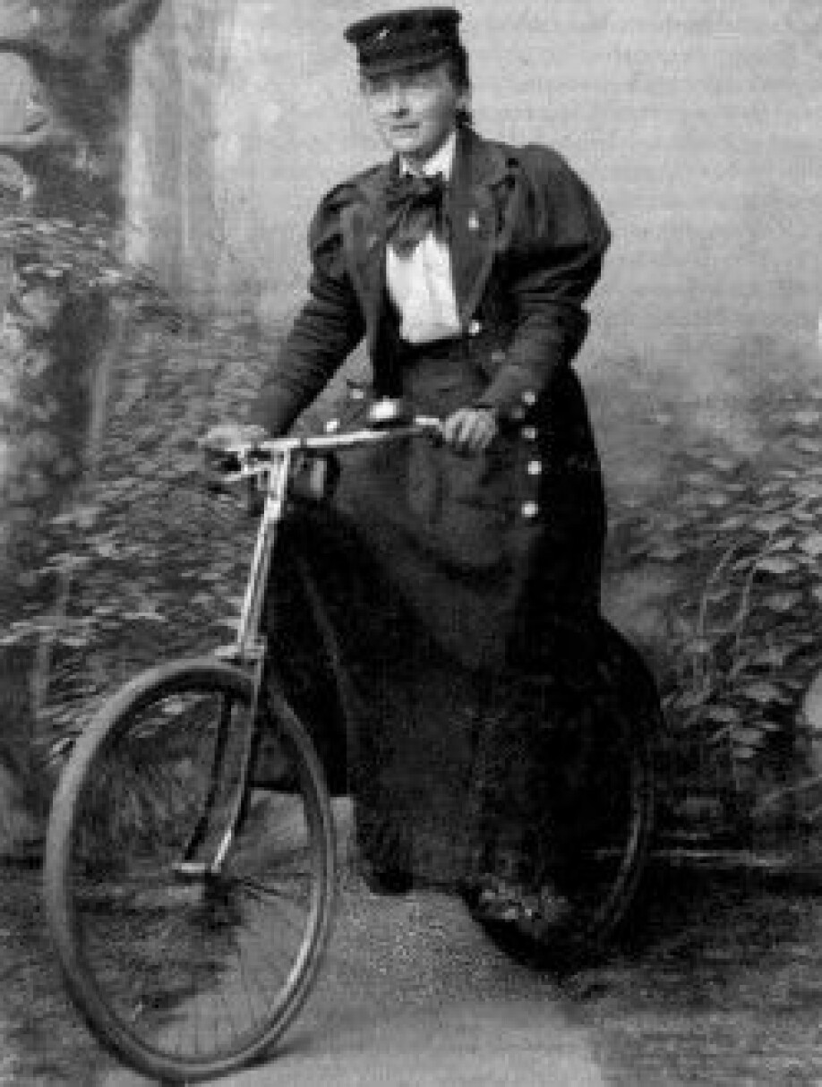 Kjært barn har mange navn. I Drammen ble Betzy Kjelsberg kjent både som «Den røde sakførerfruen på Torget» og som «Betzy på sykkelen».