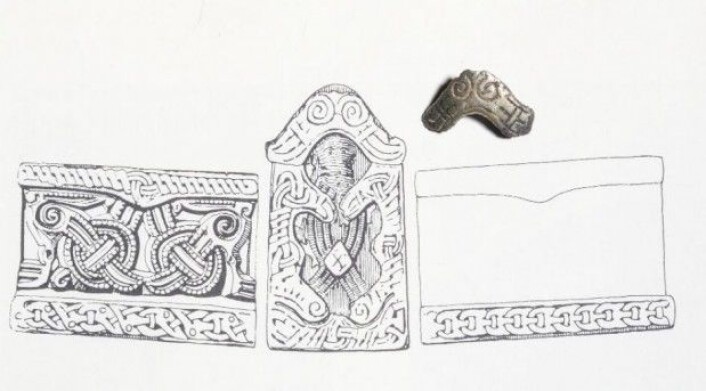 Ornamentikken på det lille beslaget funnet i Borgrings nordport svarer til den som er funnet på spennen fra Fyrkat, som det fremgår av bildet her. (Tegning: Museum Sydøstdanmark) Ornamentikken på det lille beslaget funnet i Borgrings nordport svarer til den som er funnet på spennen fra Fyrkat, som det fremgår av bildet her. (Tegning: Museum Sydøstdanmark)
