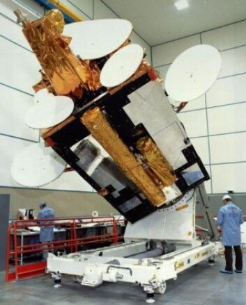 Satellitten Olympus fikk forkortet levetiden av en mikrometeoride som traff under en meteorsverm. (Foto: ESA) Satellitten Olympus fikk forkortet levetiden av en mikrometeoride som traff under en meteorsverm. (Foto: ESA)