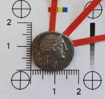En romersk mynt kalt denarius, fra rundt år 108–107 f.Kr. Sølvet i den stammer sannsynligvis fra Sør-Spania (Foto: Institute for archaeological sciences, Goethe-Universität, Frankfurt)
