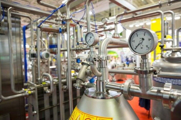 Pasteurisering er en varmebehandling som brukes til å uskadeliggjøre mikroorganismer – bakterier, gjær og muggsopp – i øl, melk, juice, øl og eddik, men også visse kjøttprodukter som skinke. (Foto: Belish / Shutterstock / NTB scanpix) Pasteurisering er en varmebehandling som brukes til å uskadeliggjøre mikroorganismer – bakterier, gjær og muggsopp – i øl, melk, juice, øl og eddik, men også visse kjøttprodukter som skinke. (Foto: Belish / Shutterstock / NTB scanpix)