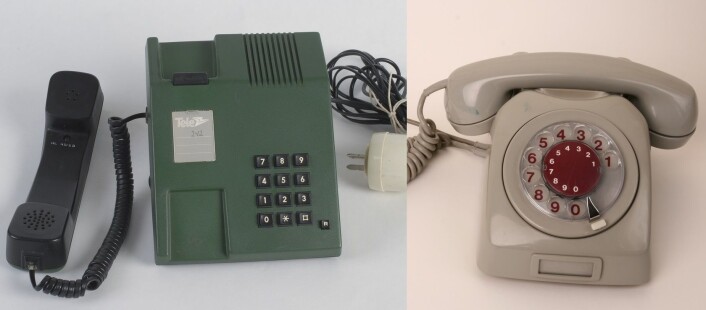 Ord for gamle dingser dør ofte når teknologien utvikler seg. Ordet tastafon har allerede forsvunnet. Snart kan fasttelefon lide samme skjebne. Telefonen med taster (til venstre) fikk sitt eget navn for å skille den fra den eldre dreietelefonen (til høyre). (Foto: Telemuseet CC 2.0 og Ola Nordal CC 3.0, montasje forskning.no) Ord for gamle dingser dør ofte når teknologien utvikler seg. Ordet tastafon har allerede forsvunnet. Snart kan fasttelefon lide samme skjebne. Telefonen med taster (til venstre) fikk sitt eget navn for å skille den fra den eldre dreietelefonen (til høyre). (Foto: Telemuseet CC 2.0 og Ola Nordal CC 3.0, montasje forskning.no)