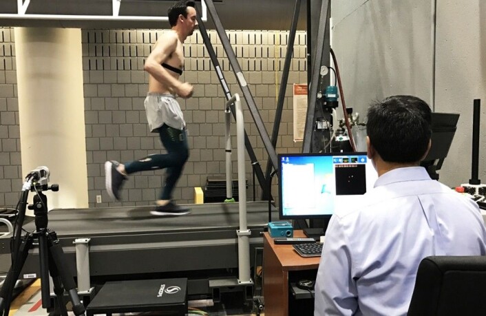 Forskerne brukte bevegelsessensorer for å granske hvordan kompresjonstightsene påvirker vibrasjoner i muskulaturen. (Foto: The Ohio State University Wexner Medical Center) Forskerne brukte bevegelsessensorer for å granske hvordan kompresjonstightsene påvirker vibrasjoner i muskulaturen. (Foto: The Ohio State University Wexner Medical Center)