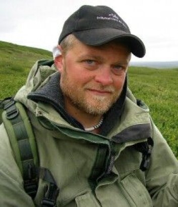 Forsker John-André Henden leder forskningsprosjektet hvor lyttestasjoner testes ut for å sikre mer nøyaktige tellinger av fjell- og lirype. (Foto: Geir Vie) Forsker John-André Henden leder forskningsprosjektet hvor lyttestasjoner testes ut for å sikre mer nøyaktige tellinger av fjell- og lirype. (Foto: Geir Vie)