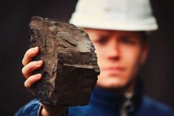 Fornybar energi skal utgjøre 30 prosent av den globale elektrisitetsforsyningen om tre år, oppfordrer kommentaren. Alle kullfyrte kraftverk skal tas ut av drift, og det skal ikke oppføres nye etter 2020. (Foto: Jaromir Chalabala / Shutterstock / NTB scanpix) Fornybar energi skal utgjøre 30 prosent av den globale elektrisitetsforsyningen om tre år, oppfordrer kommentaren. Alle kullfyrte kraftverk skal tas ut av drift, og det skal ikke oppføres nye etter 2020. (Foto: Jaromir Chalabala / Shutterstock / NTB scanpix)