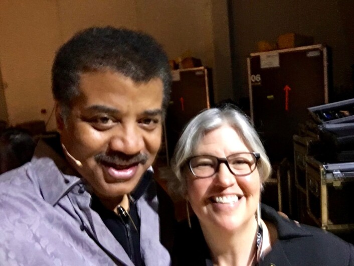 Neil deGrasse Tyson og Nancy Bazilchuk backstage på Starmus-festivalen. (Foto: Privat) Neil deGrasse Tyson og Nancy Bazilchuk backstage på Starmus-festivalen. (Foto: Privat)