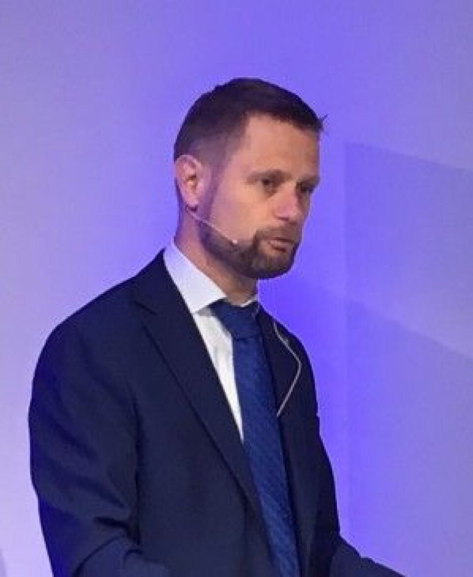– Antibiotikaresistente bakterier kjenner ingen landegrenser, og kan spres med mennesker, mat og dyr, påpekte helseminister Bent Høie hos Kreftforeningen denne uken. (Foto: Anne Lise Stranden/forskning.no)