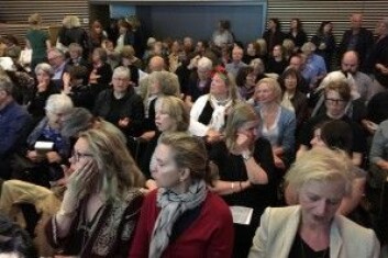 Språk, fiksjon og virkelighet i Knausgårds Min kamp fikk mange til å komme til Nasjonalbiblioteket for å høre Toril Moi forelese. Etternølerne måtte sitte i en annen sal. (Foto: Anne Lise Stranden/forskning.no) Språk, fiksjon og virkelighet i Knausgårds Min kamp fikk mange til å komme til Nasjonalbiblioteket for å høre Toril Moi forelese. Etternølerne måtte sitte i en annen sal. (Foto: Anne Lise Stranden/forskning.no)