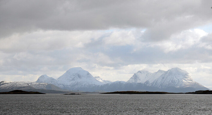 Slik kan toktarbeidet fortone seg fra styrhuset på FF Seisma; vakker nordmørsnatur utenfor Smøla. (Foto: NGU) Slik kan toktarbeidet fortone seg fra styrhuset på FF Seisma; vakker nordmørsnatur utenfor Smøla. (Foto: NGU)