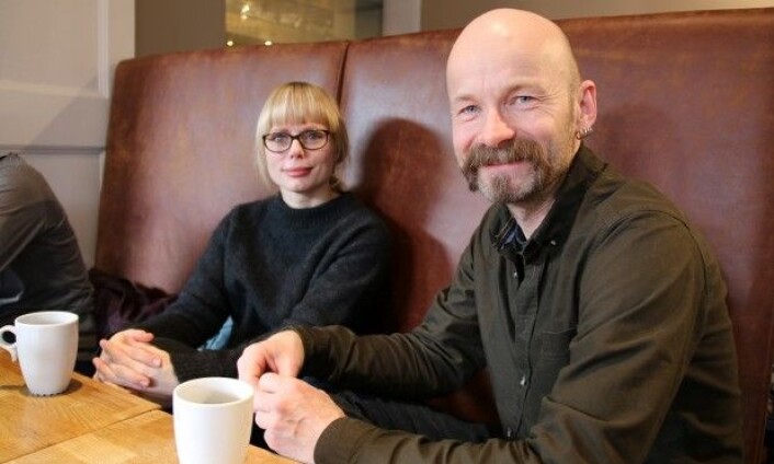 Ida Marie Henriksen og Aksel Tjora forsker på kafégjester. (Foto: Steinar Brandslet/NTNU) Ida Marie Henriksen og Aksel Tjora forsker på kafégjester. (Foto: Steinar Brandslet/NTNU)