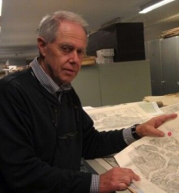 Ulf Hansen er nettopp gått av med pensjon etter å ha jobbet i Kartverket siden 1962. Han jobber fortsatt noen timer i uka på arkivet. (Foto: Nina Kristiansen) Ulf Hansen er nettopp gått av med pensjon etter å ha jobbet i Kartverket siden 1962. Han jobber fortsatt noen timer i uka på arkivet. (Foto: Nina Kristiansen)